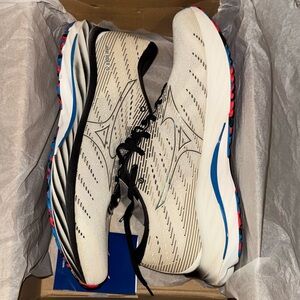 Mizuno White and Black Athletic Shoes